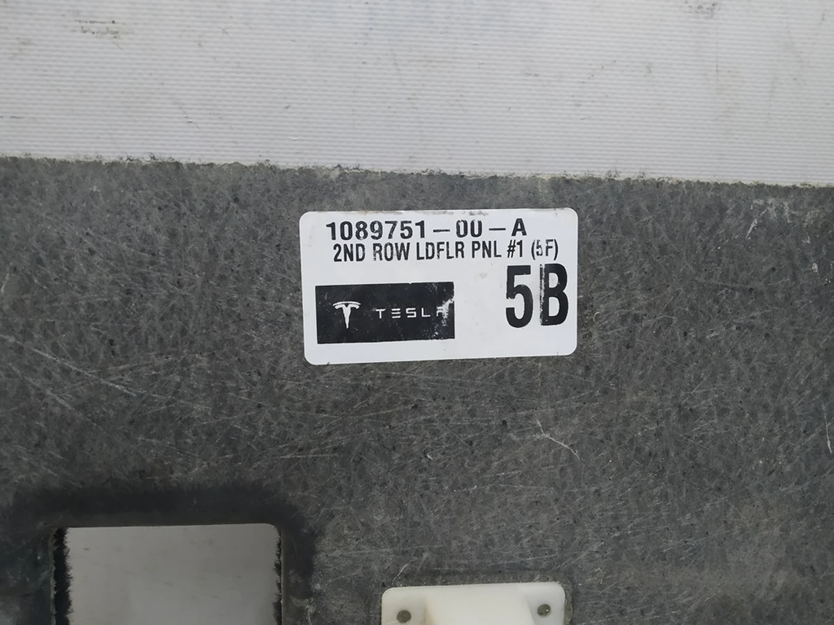 2 Панель підлоги # 2 (2-ий ряд сидінь 5 місць) Tesla model X 1089751-00-B