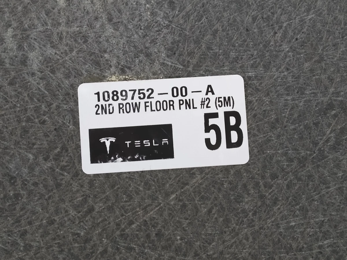 3 Панель пола # 2 (2-ой ряд сидений 5 мест) Tesla model X 1089752-00-B