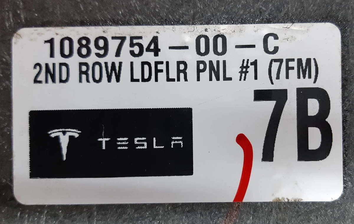 2 Панель підлоги (2-й ряд сидінь 7 місць) Tesla model X 1089754-00-D