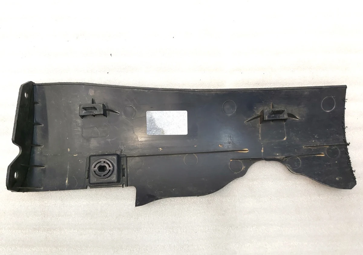 2 Фрагмент накладки порога правої рокерної панелі (структурної) Tesla model 3 1089829-00-D