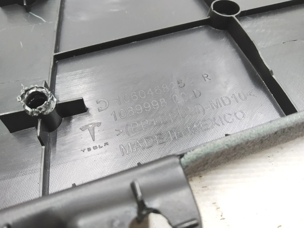 14 Кишеня карти дверей передньої правої PREM BLACK ALCANTARA Tesla model 3 1090411-01-H