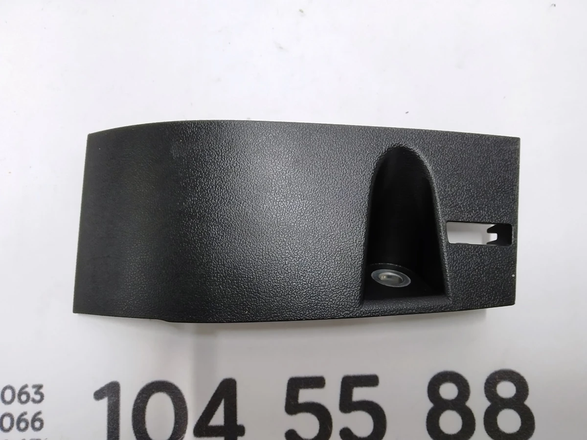 4 Крышка блока переключателей двери передней правой Tesla model 3 1090014-00-D