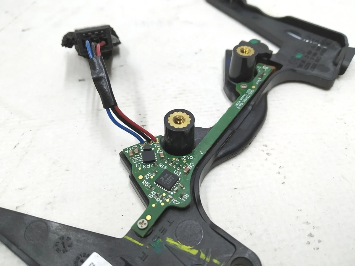 Кронштейн кріплення камери TRIPLE із датчиком дощу Tesla model X 1095516-00-G