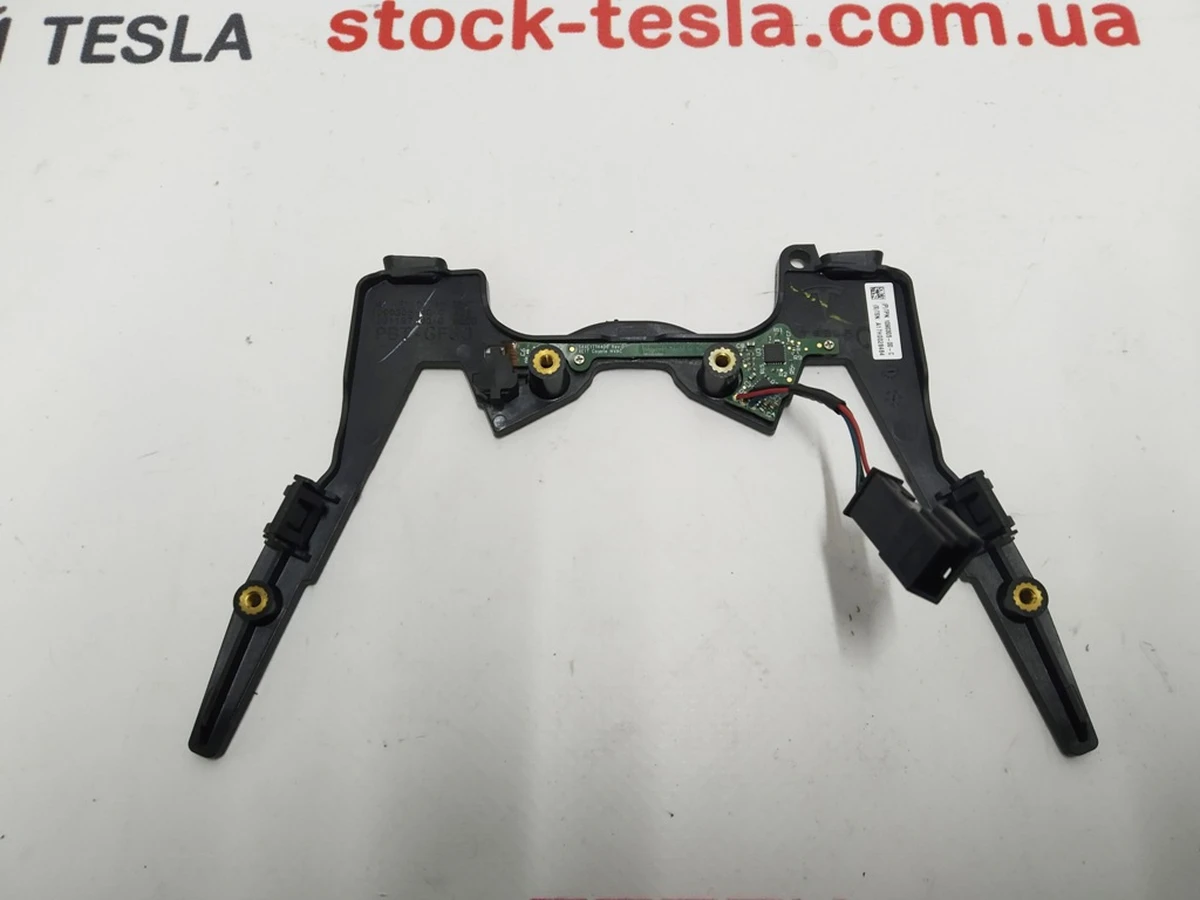 Кронштейн крепления камеры TRIPLE с датчиком дождя (с повреждением) Tesla model X 1095516-00-G