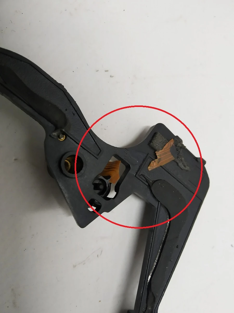 Кронштейн крепления камеры TRIPLE с датчиком дождя (с повреждением) Tesla model X 1095516-00-G