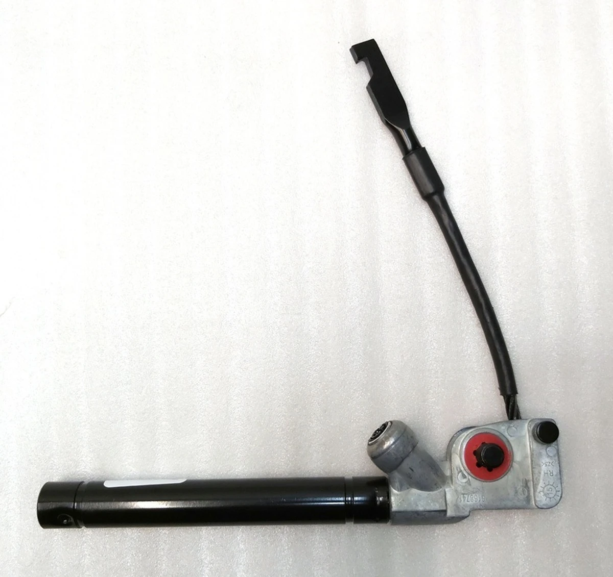 2 Преднатяжитель ременя безпеки переднього правого пасажирського Tesla Model 3, Model Y 1081255-01-C