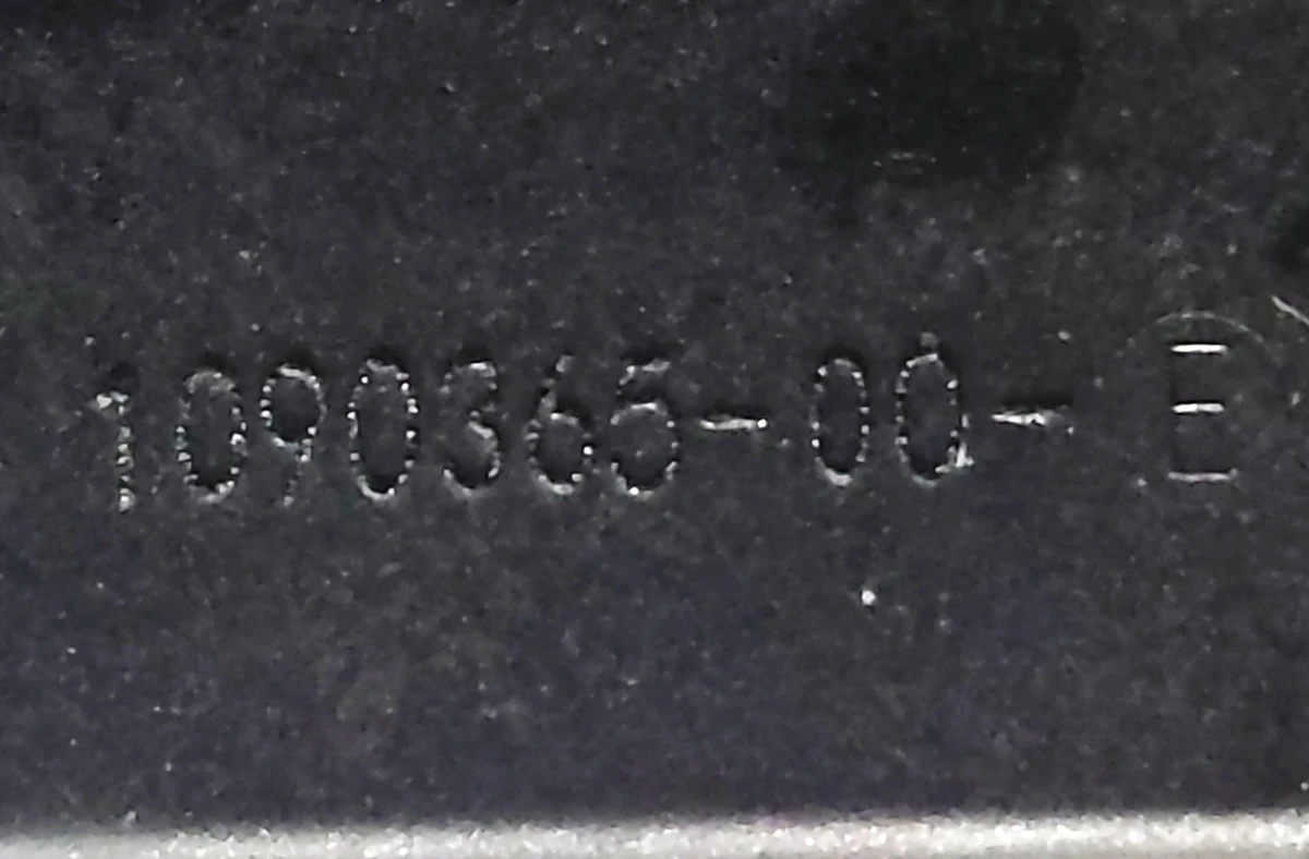 Перехідник патрубка системи охолодження основної батареї Tesla model 3 1090365-00-E