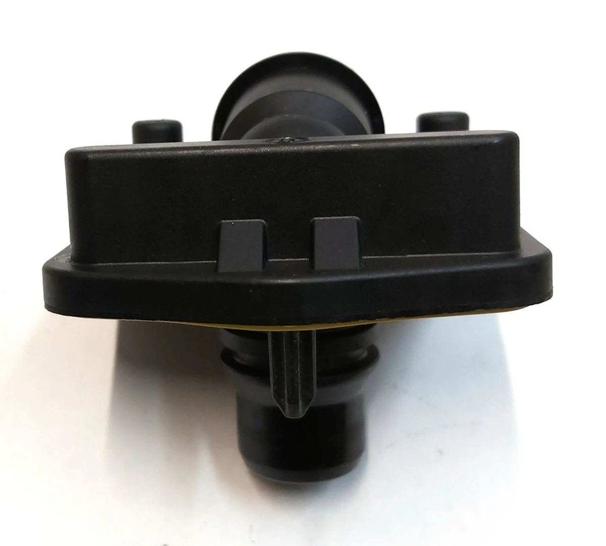 Перехідник патрубка системи охолодження основної батареї Tesla model 3 1090365-00-E