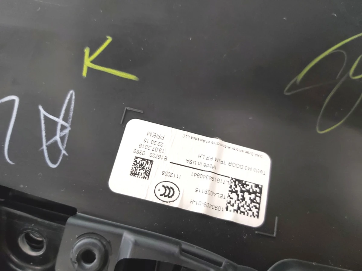 1 Карта двери передней левой в сборе с блоком рег. стеклоподъемниками PREM BLACK Tesla model 3 1090409-01-H