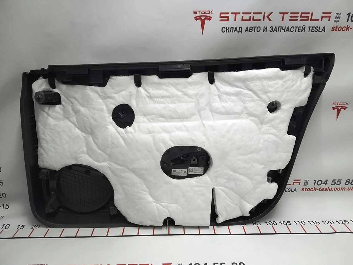 1 Карта двери передней левой PREM BLACK (отделка мягкая) c блоком стеклопод.(глянец) Tesla model 3 1090409-91-L