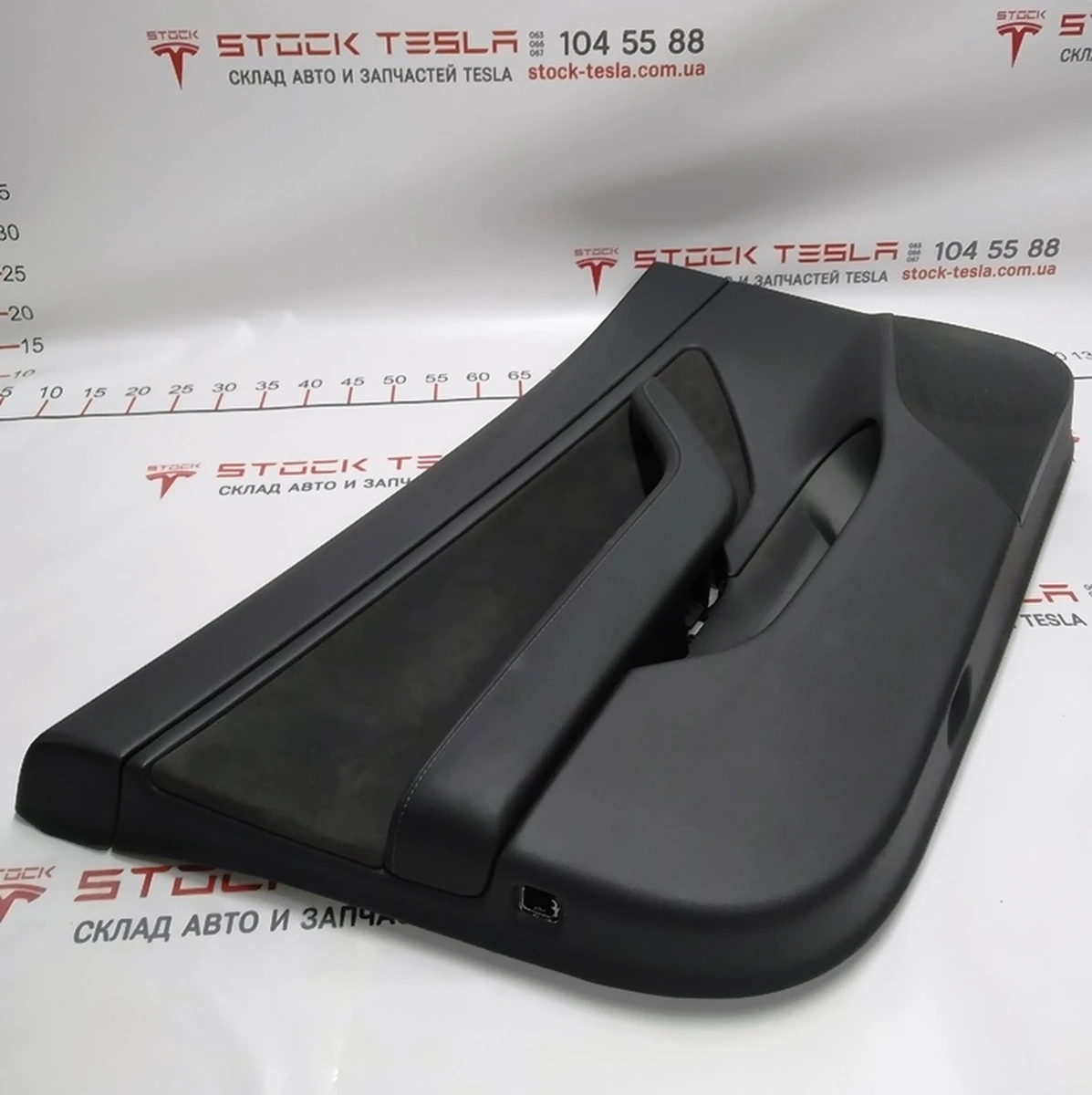 1 Карта двери передней левой PREM BLACK (отделка мягкая) c блоком стеклопод.(глянец) Tesla model 3 1090409-91-L