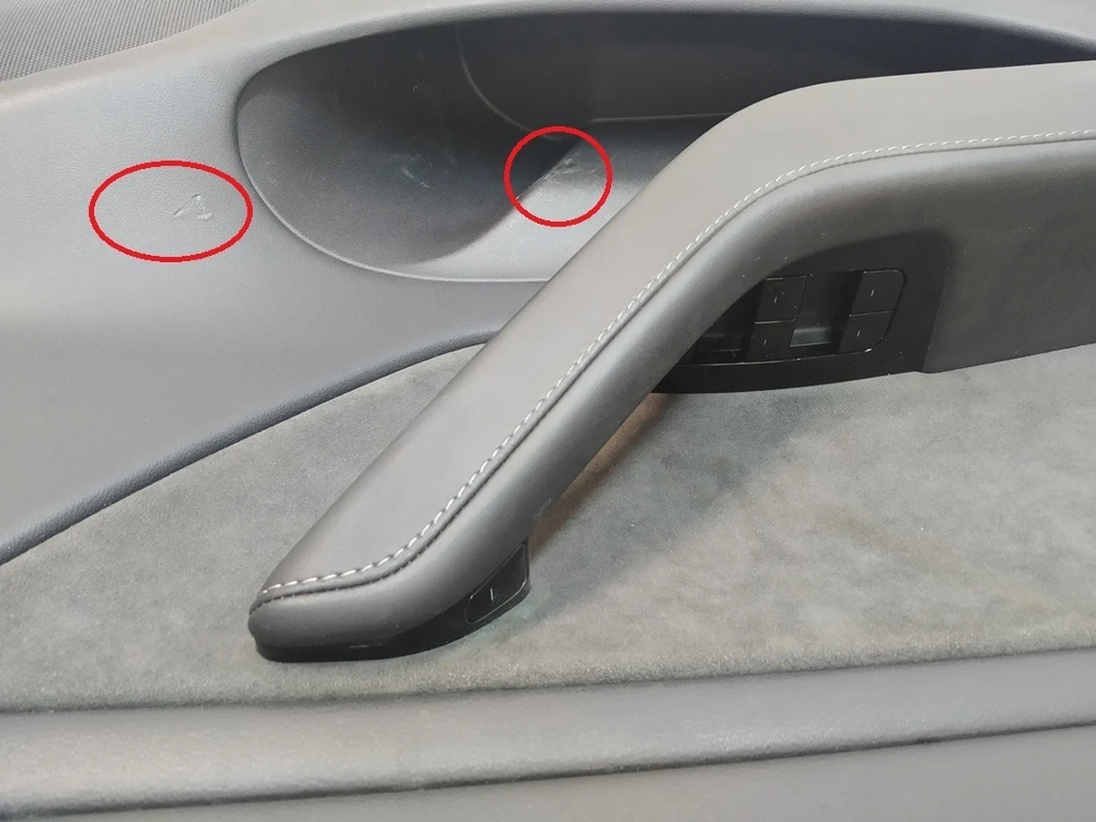 1 Карта двери передней левой PREM BLACK (отделка мягкая) c блоком стеклопод.(глянец) с повреждением Tesla model 3 1090409-91-L