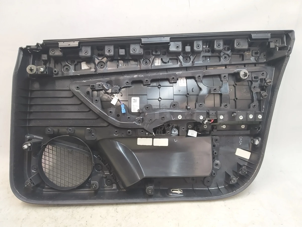 1 Карта двери передней левой PREM BLACK (отделка мягкая) c блоком стеклопод.(глянец) с повреждением Tesla model 3 1090409-91-L