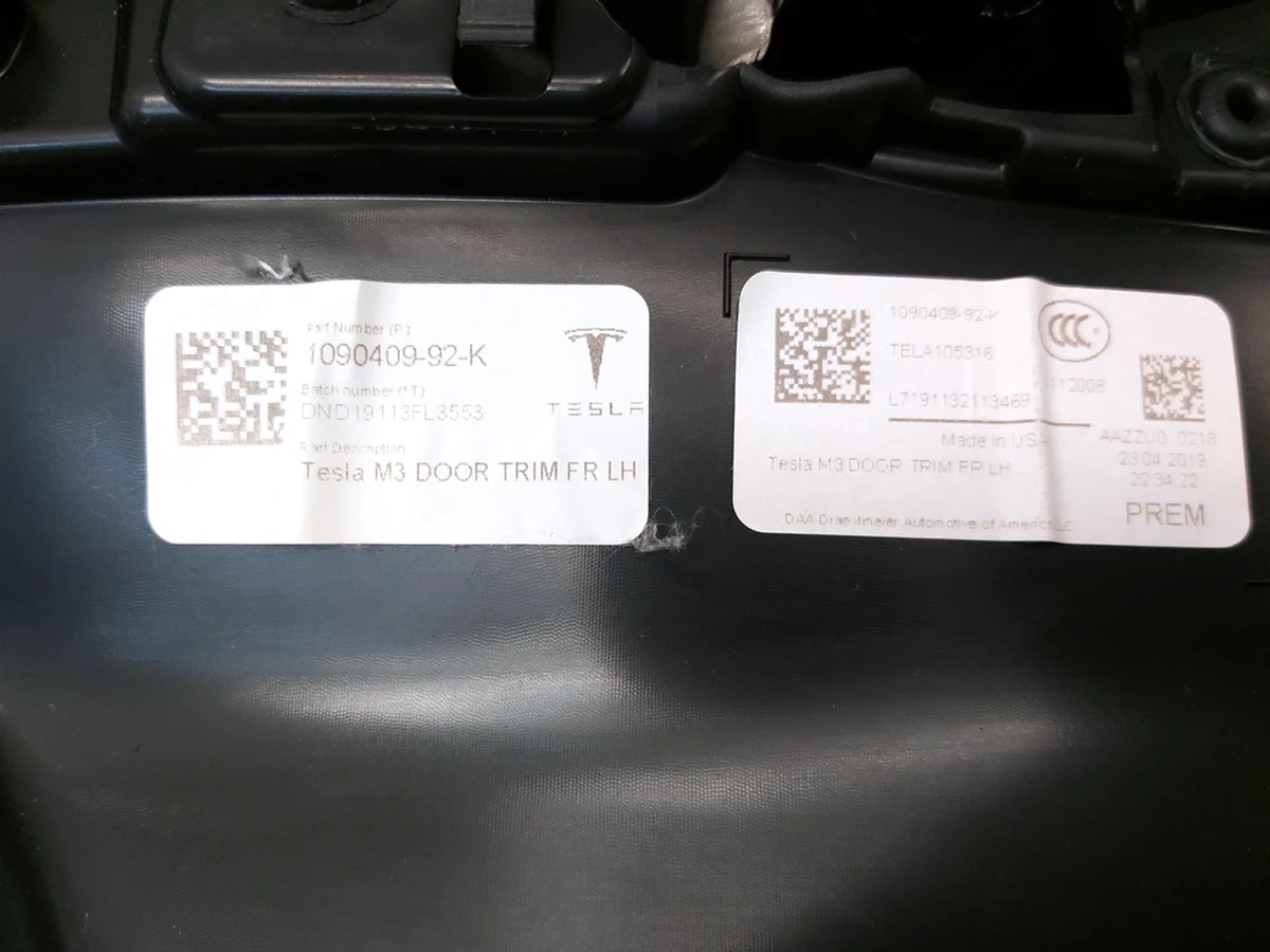 1 DOOR TRIM FRONT, LEFT HAND LEFT HAND DRIVE ASY, PREM WHITE without window lifter unit, speaker with damage Tesla model 3 1090409-92-L