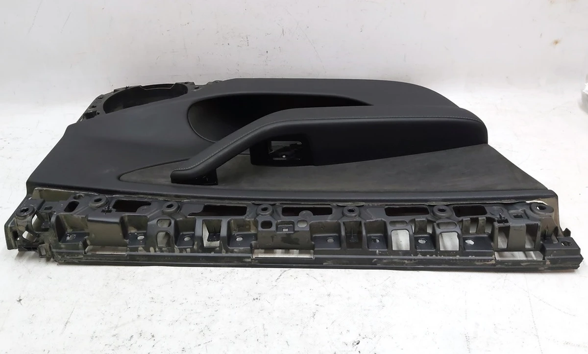 1 Карта двери передней левой PREM BLACK без внутренней и декоративной накладки на динамик,блока управления стеклоподъёмником Tesla model 3 1090409-01-H