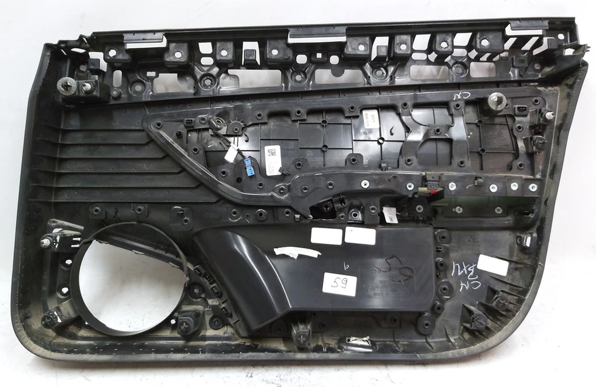 1 Карта двери передней левой PREM BLACK без внутренней и декоративной накладки на динамик,блока управления стеклоподъёмником Tesla model 3 1090409-01-H