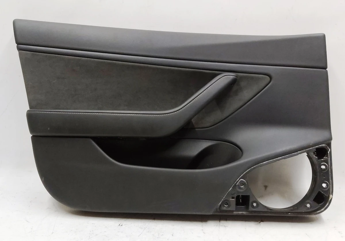 1 Карта дверей передньої лівої PREM BLACK без декоративної накладки на динамік та блоку керування склопідйомником Tesla model 3 1090409-01-H