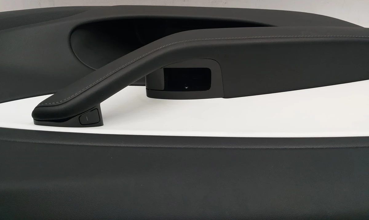 1 Карта двери передней левой PREM WHITE без блока рег. стеклоподъемниками Tesla model 3 1090409-02-H