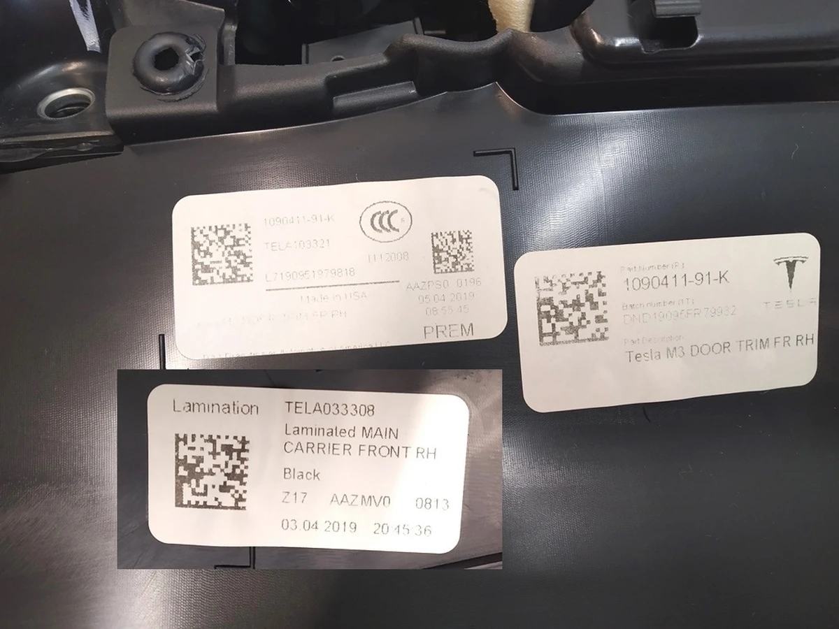 14 Карта двери передней правой PREM BLACK (отделка мягкая) c блоком стеклопод.(глянец) Tesla model 3 1090411-91-L