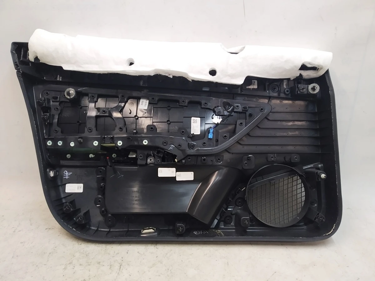 14 Карта двери передней правой PREM BLACK (отделка мягкая) c блоком стеклопод.(глянец) Tesla model 3 1090411-91-L