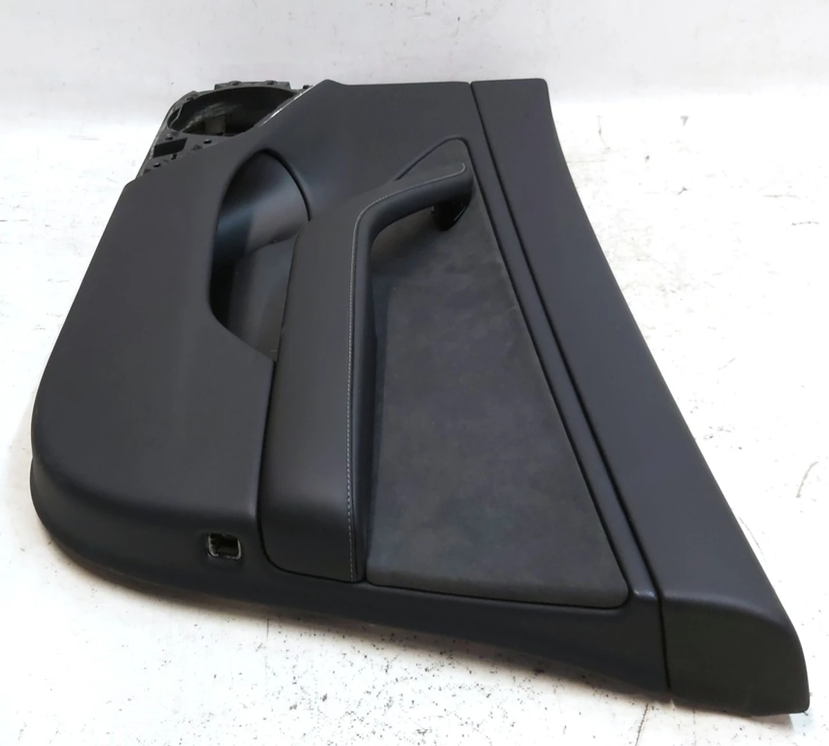 1 Карта двери передней правой PREM BLACK в частичном сборе с блоком регулировки стеклоподъемника с повреждением Tesla model 3 1090411-91-K