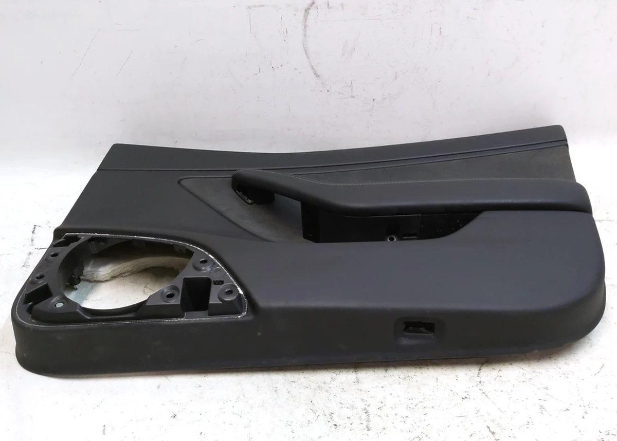 1 Карта двери передней правой PREM BLACK в частичном сборе с блоком регулировки стеклоподъемника с повреждением Tesla model 3 1090411-91-K