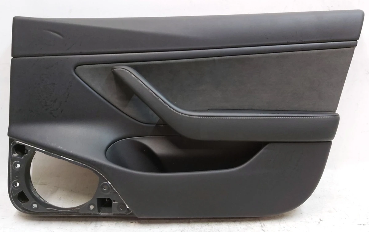 1 Карта двери передней правой PREM BLACK в частичном сборе с блоком регулировки стеклоподъемника с повреждением Tesla model 3 1090411-91-K