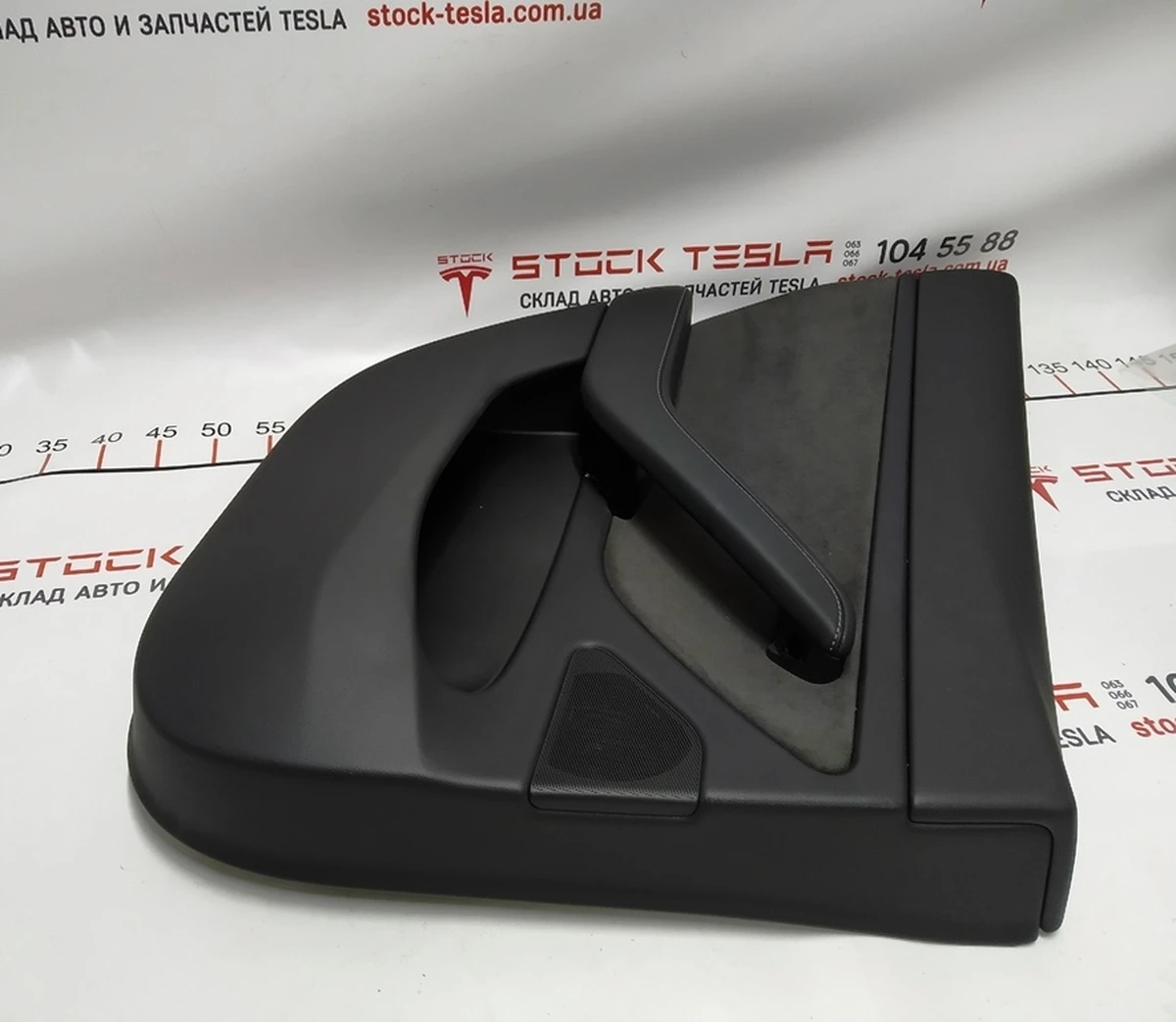 1 Карта двери задней левой PREM BLACK (отделка мягкая) c блоком стеклопод (глянец) Tesla model 3 1090413-01-L