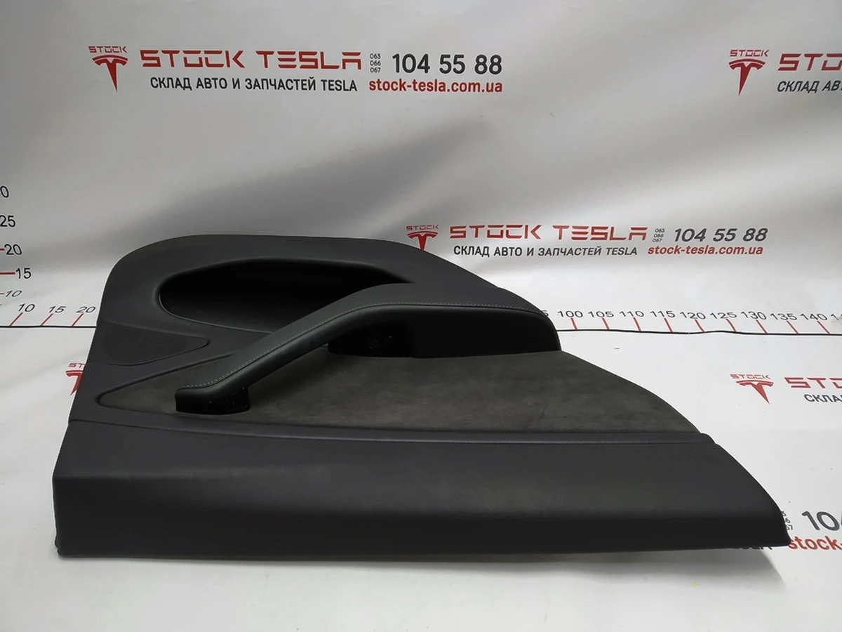 1 Карта двери задней левой PREM BLACK (отделка мягкая) c блоком стеклопод (глянец) Tesla model 3 1090413-01-L