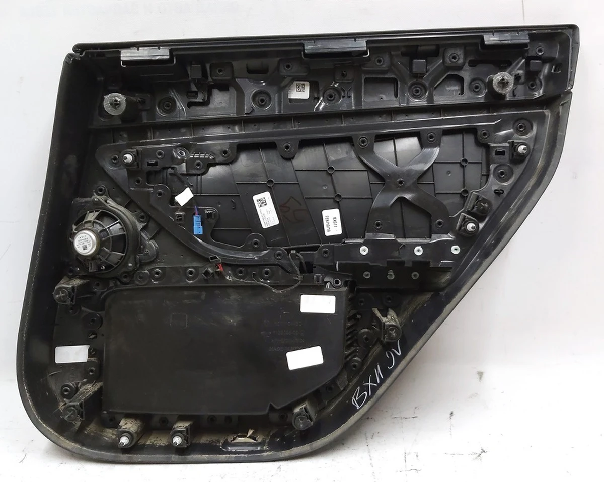 1 M3, DOOR TRIM, REAR LH, PREM BLACK speakers with damage Tesla model 3 1090413-01-M