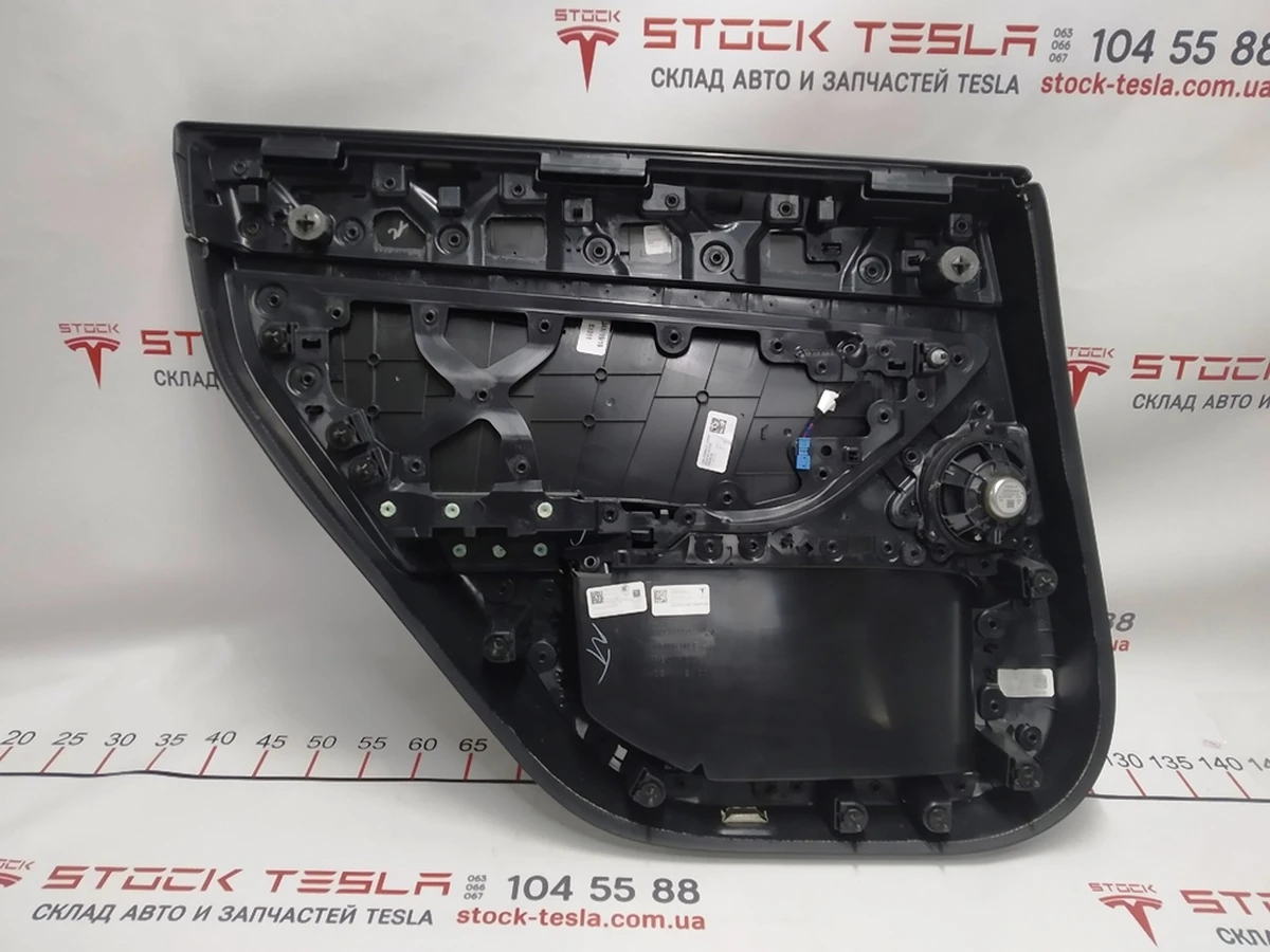 11 Rear right door card assembly PREM BLACK Tesla model 3 1090415-01-M