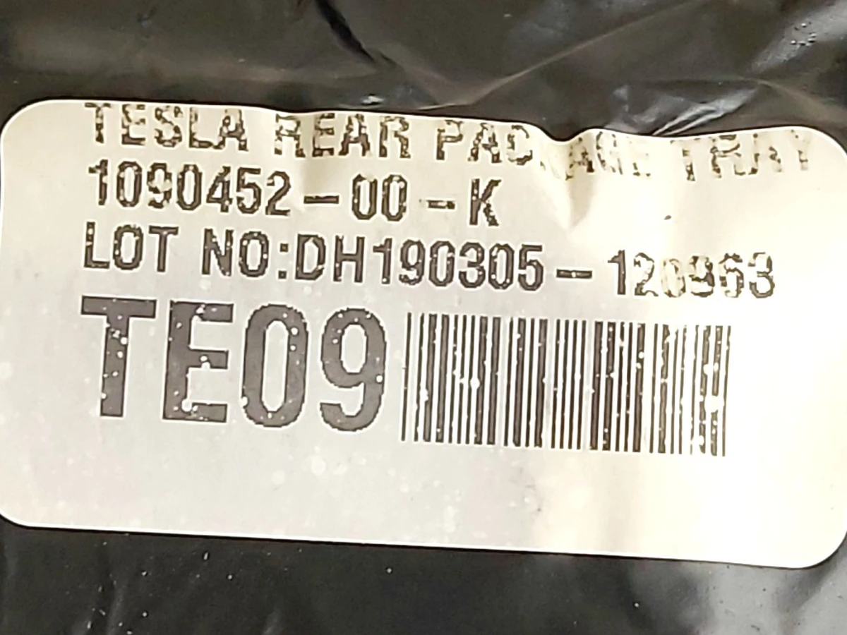 3 Полиця багажного відсіку верхня у зборі з пошкодженням Tesla model 3 1128021-00-E