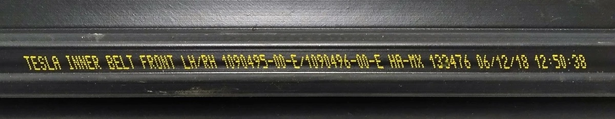 1 Ущільнювач скла внутрішній двері передньої лівої Tesla model 3 1090495-00-E