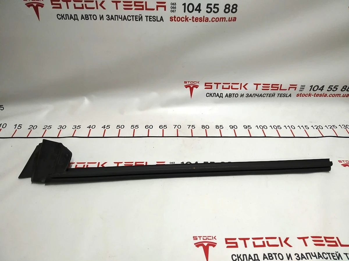 1 M3, Seal, Front,DOOR,INNER BLT,ASY, RH Tesla model 3 1090496-00-E