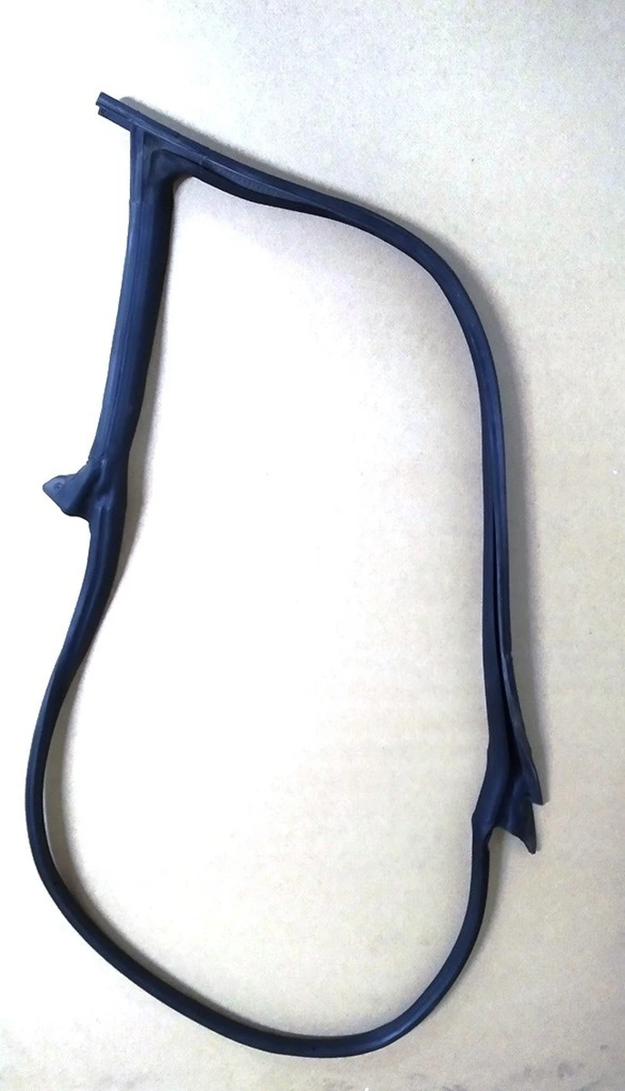 Уплотнитель дверного проема переднего правого Tesla model 3 1090500-00-K