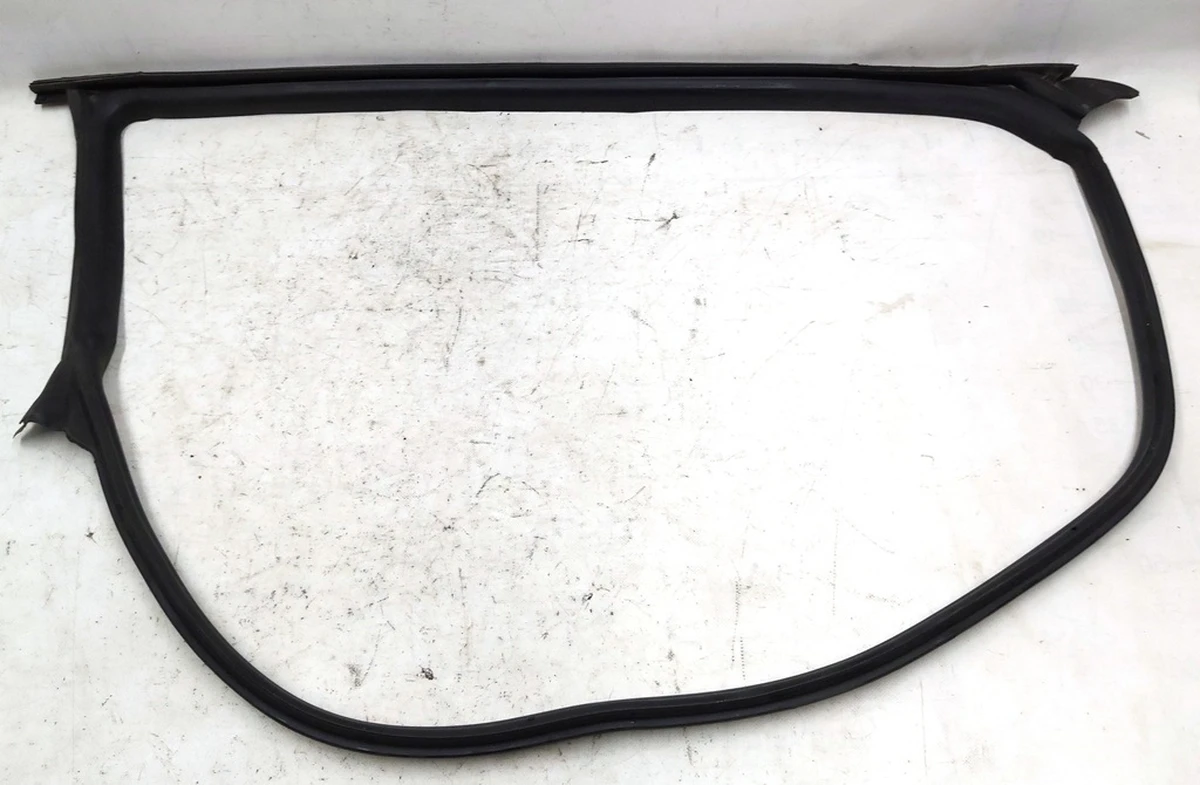 1 SEAL, BODY SIDE FR PRIMARY, RH with damage Tesla model 3 1090500-00-K