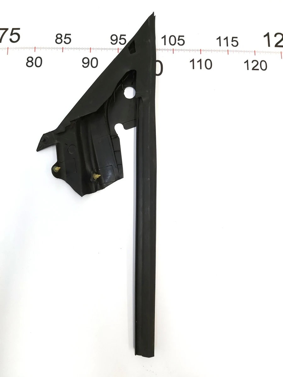 1 Ущільнювач кватирки двері передньої лівої Tesla Model 3, Model 3 Jan 2024 1090501-00-J