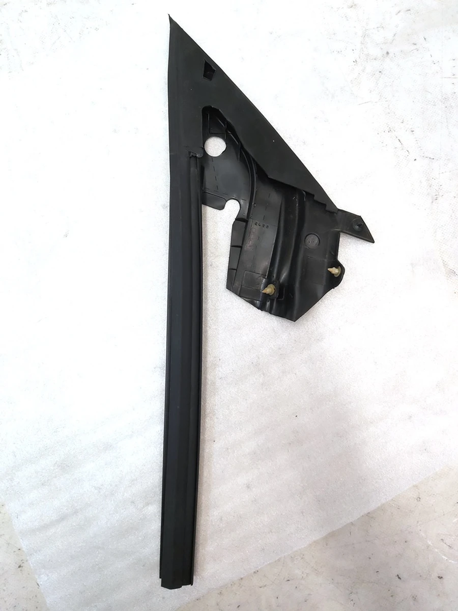 1 Уплотнитель форточки двери передней правой Tesla Model 3, Model 3 Jan 2024 1090502-00-G