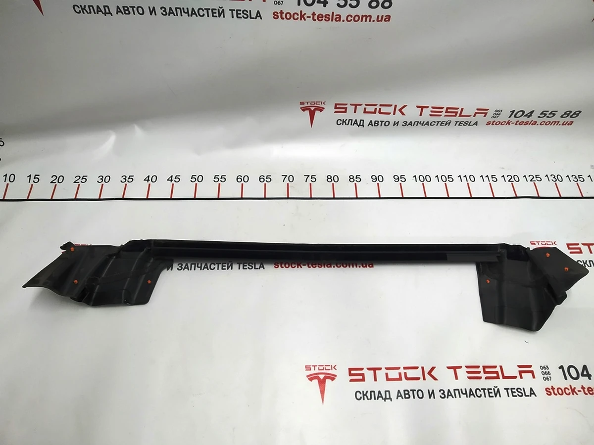 1 Ущільнювач скла внутрішній двері задніх лівих Tesla model 3 1090503-00-F