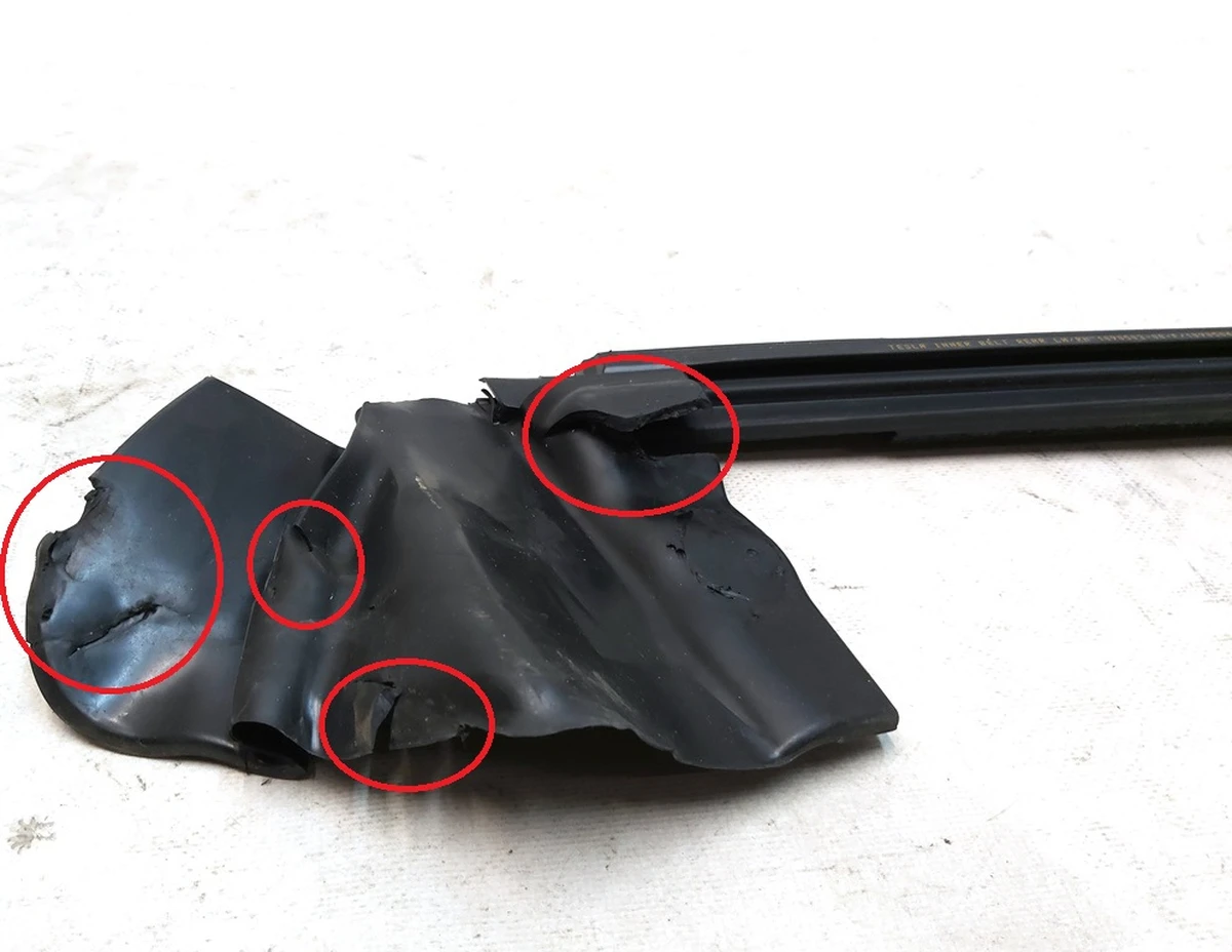 1 Уплотнитель стекла внутрений двери задней левой с повреждением Tesla model 3 1090503-00-F