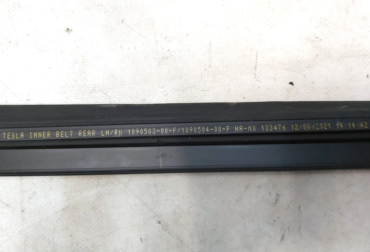1 SEAL, REAR, DOOR,INNER BLT,ASY, LH with damage Tesla Model 3 1090503-00-F