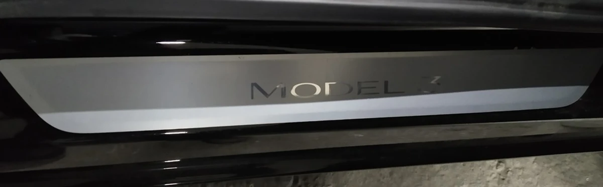 2 Накладка декоративна пороги Model 3 NEW Tesla model 3 1090844-00-C