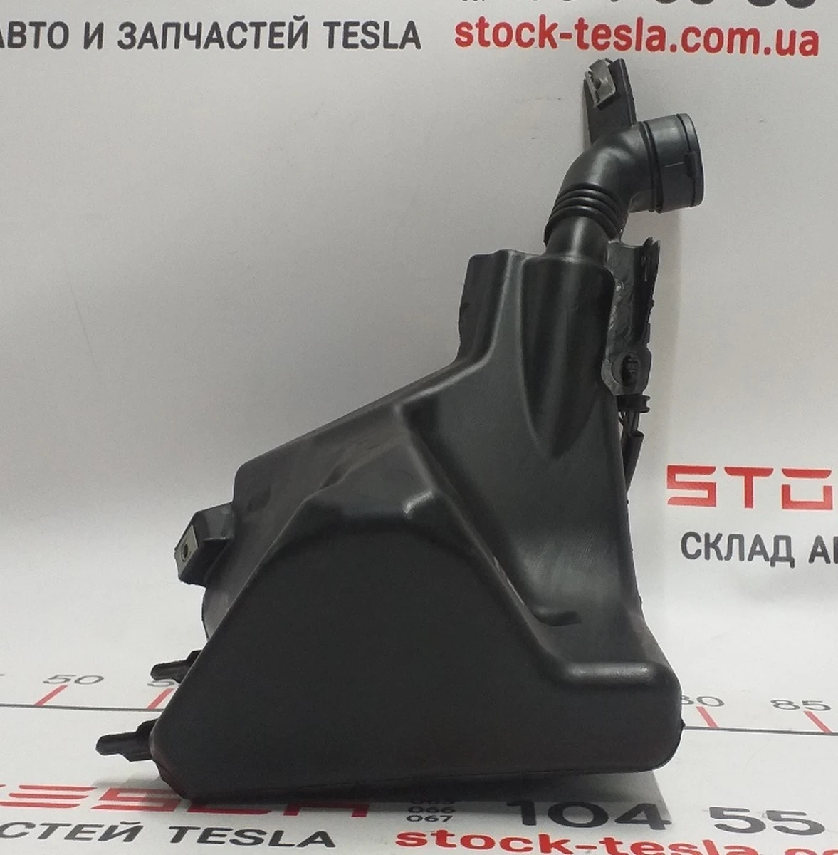 11 Бачок склоомивача в зборі Tesla Model 3 1090850-01-H