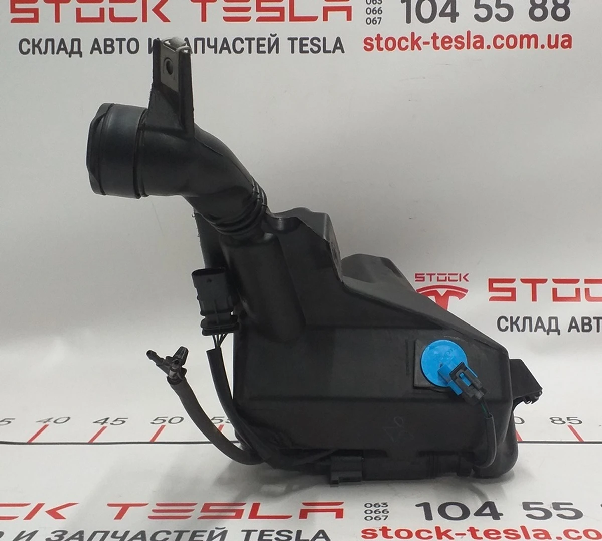 11 Бачок склоомивача в зборі Tesla Model 3 1090850-01-H