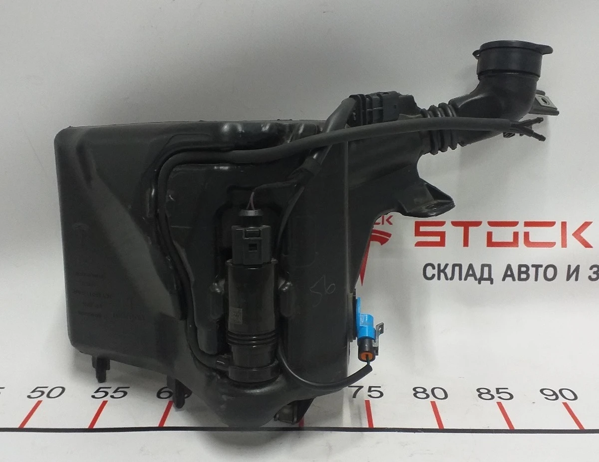 11 Бачок склоомивача в зборі Tesla Model 3 1090850-01-H