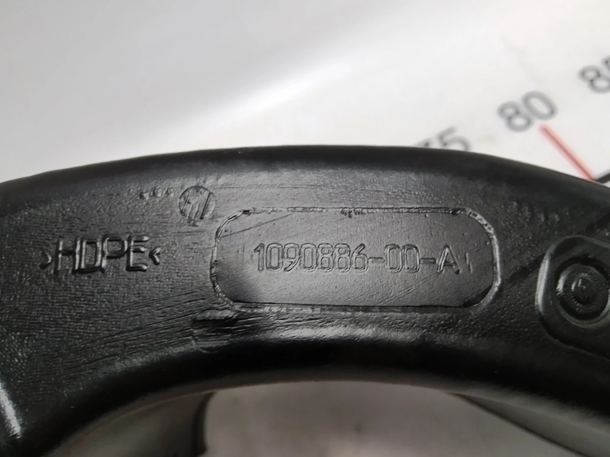 26 Rear HVAC outlet duct Tesla Model X 1090886-00-A