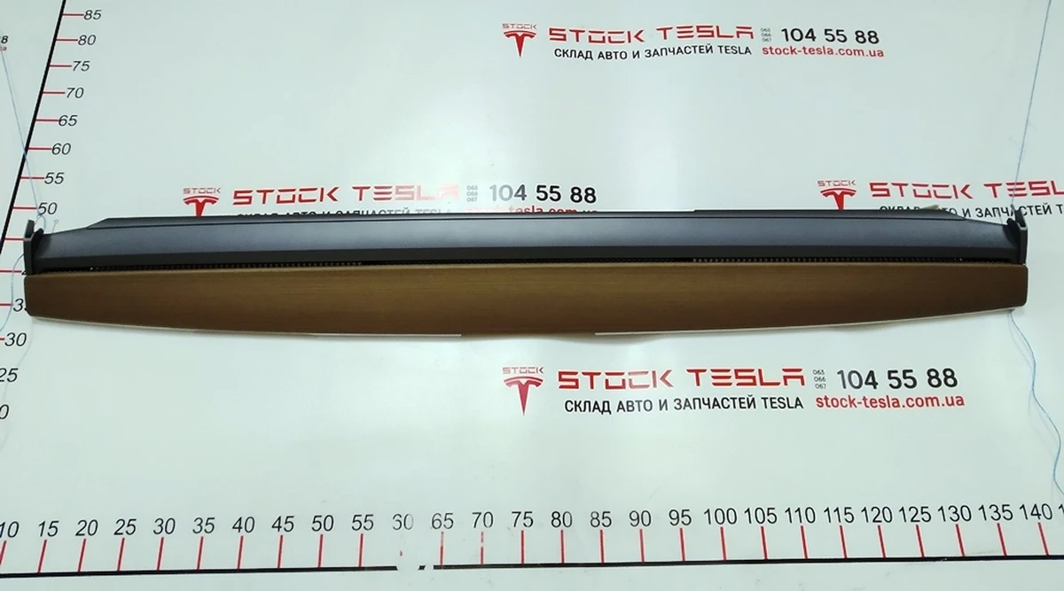 3 Декоративна накладка інструментальної панелі (дерево) Tesla model 3, model Y 1091225-00-F