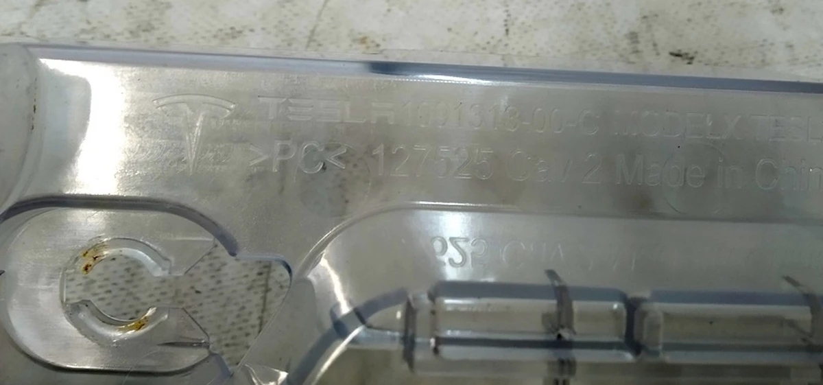 16 Кронштейн підлоговий 2-го ряду сидінь Tesla model X 1091313-00-C