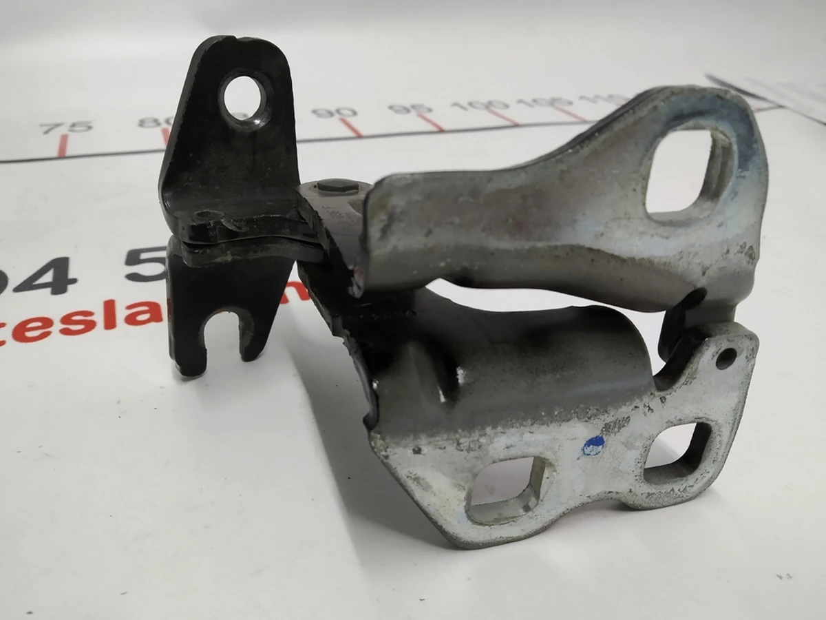 2 Rear right lower door hinge PBSB Tesla model 3 1091330-00-F