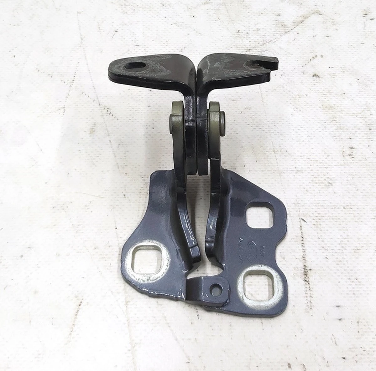 2 Петля двери задней правой нижняя PMNG Tesla model 3 1091330-00-F